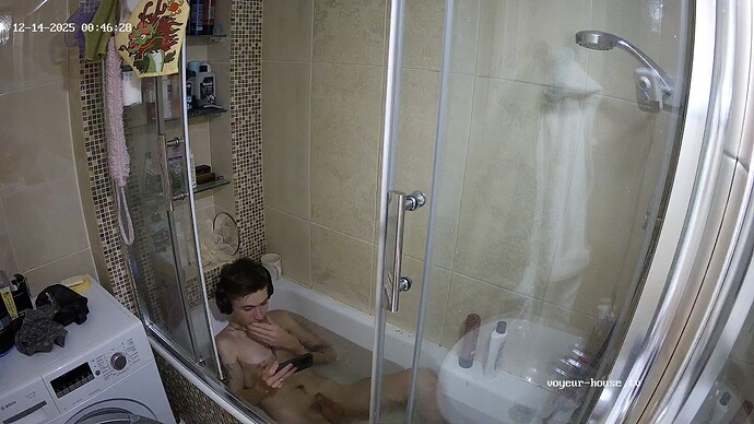 realm122-cam111-1765662431