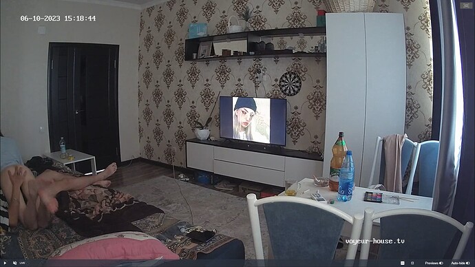 Ashampoo_Snap_samedi 10 juin 2023_10h21m53s_030_Barbara apartment with reallifecam cameras at Voyeur House TV - Google Chrome