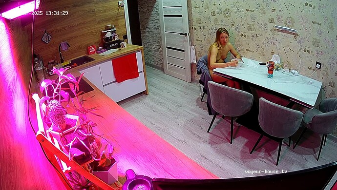 realm64-cam12-1743071620