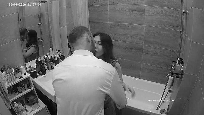 Bathroom camera at Ameya & Luis reallifecam apartment at Voyeur House TV (cam19) 2026-05-01 21_39.mp4_QMPlay2_snap_02.26.160