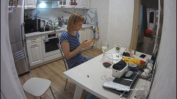 Ashampoo_Snap_jeudi 3 octobre 2024_23h26m22s_020_Kitchen camera at Camille reallifecam apartment at Voyeur House TV (cam12) - Google Chrome