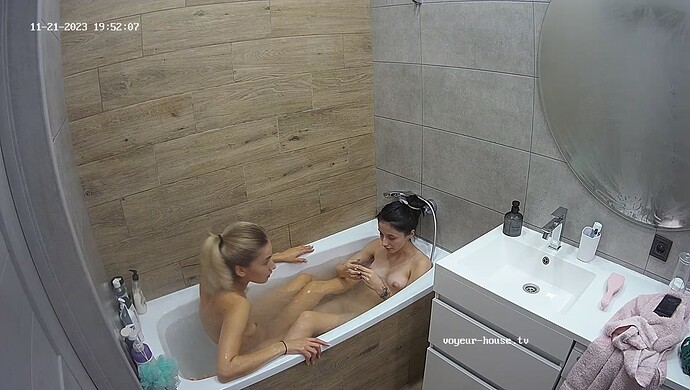 realm8-cam19-1700589364