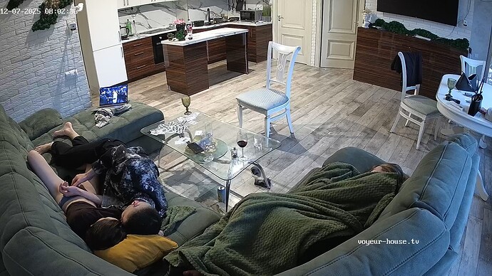 realm126-cam15-1765083779