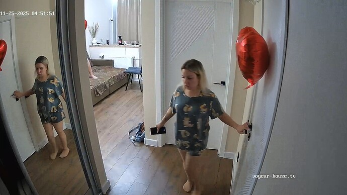 realm125-cam111-1764038555