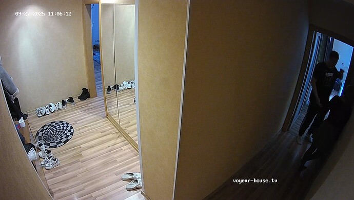 realm52-cam111-1758949611