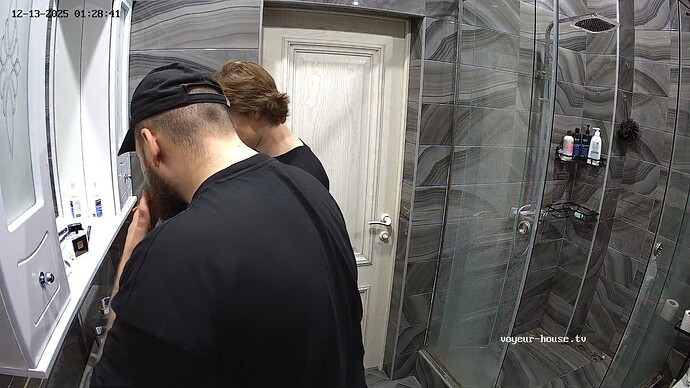 realm126-cam113-1765652571