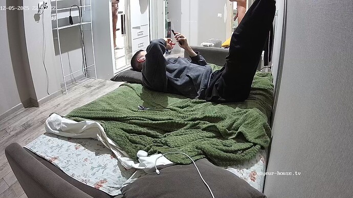 realm126-cam112-1764961683