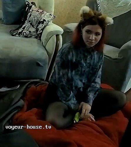 guestgirl_240519_livingroom_@_Henry