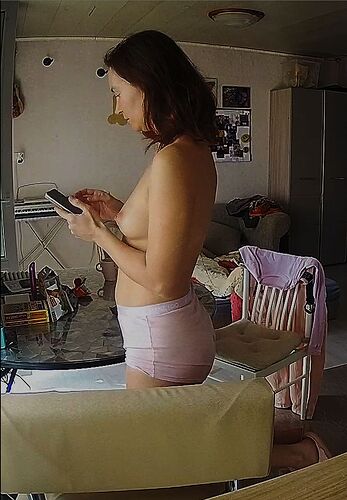 Rachel_260406_nipples_kitchen_@Rachel&_Ross_realm75_01