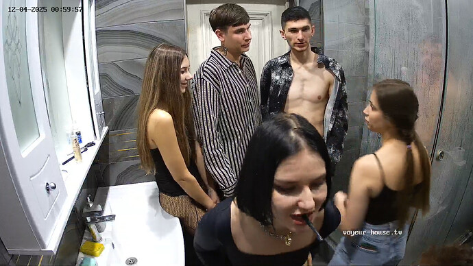 realm126-cam113-1764808197