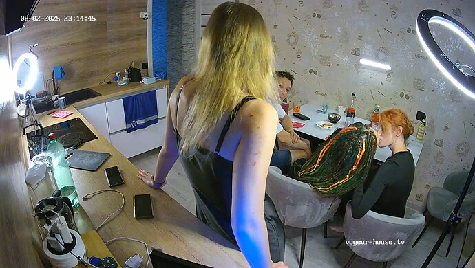 realm64-cam12-1754167785