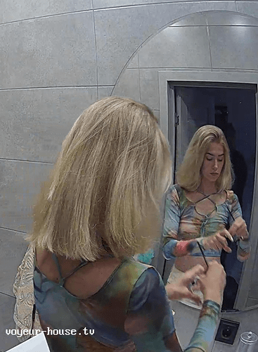 Screenshot 2023-05-28 at 10-38-22 Guest bedroom camera at Sophia Elon Claudia reallifecam apartment at Voyeur House TV (cam110)