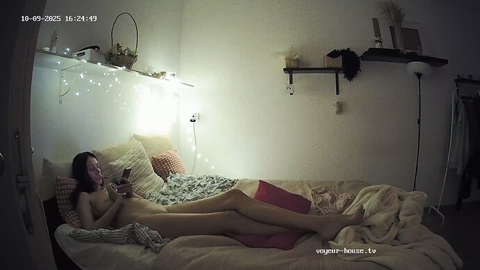 realm72-cam15-1760046385