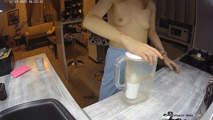 realm64-cam11-1763907836