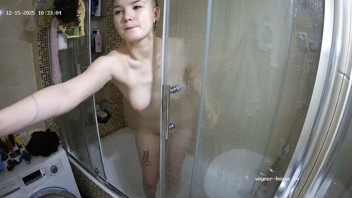 realm122-cam111-1765800144