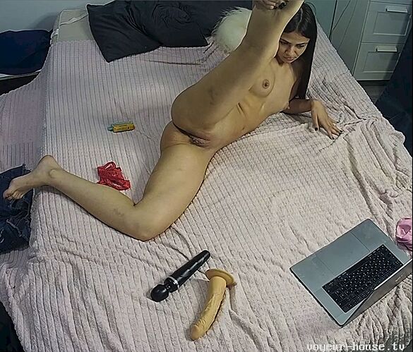 Purrpaw_250812_pussy_spread_realm62_04