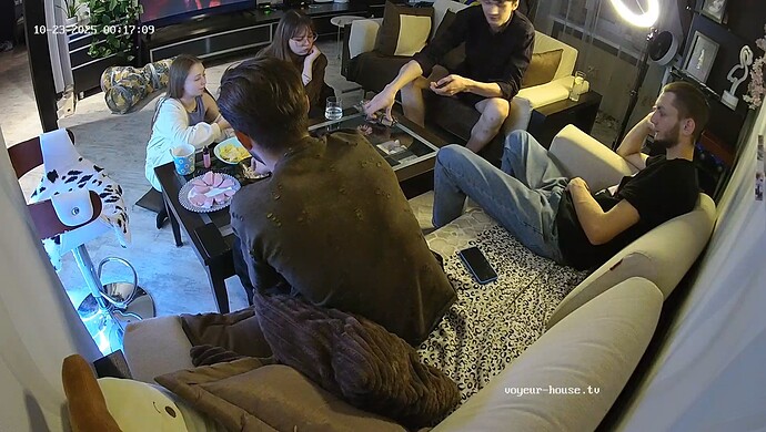 realm64-cam16-1761167868