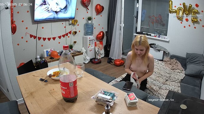Ashampoo_Snap_jeudi 13 mars 2025_21h57m7s_001_Living room camera at Raslan & Ballerina reallifecam apartment at Voyeur House TV (cam13) - Google Chrome