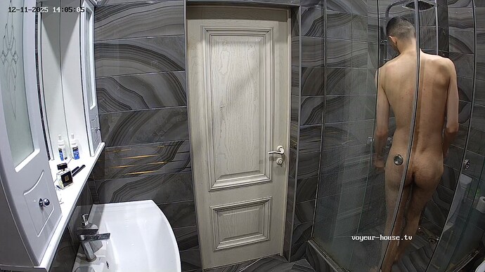 realm126-cam113-1765484214