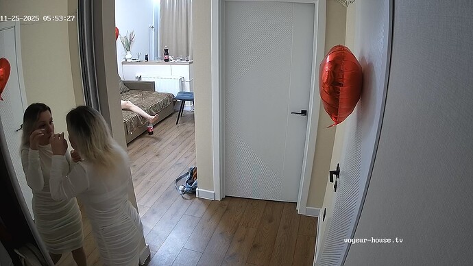 realm125-cam111-1764040302