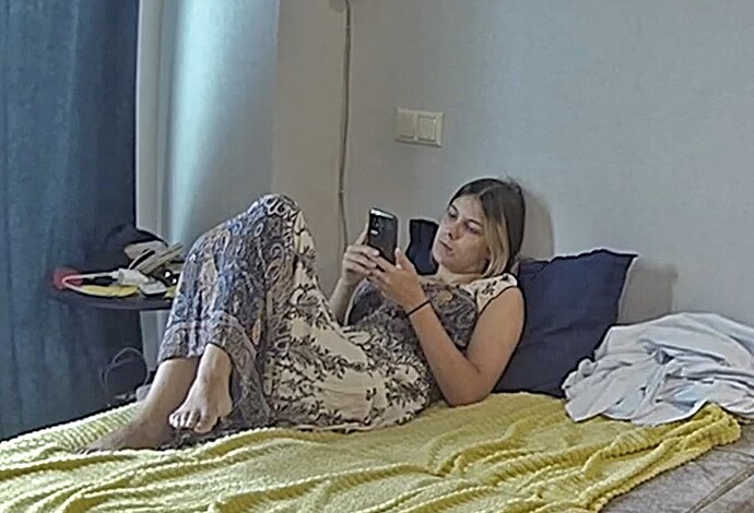 Screenshot 2024-08-10 at 10-20-33 Living room camera at Roza reallifecam apartment at Voyeur House TV (cam13)