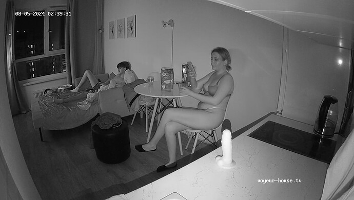 realm2-cam12-1722814807