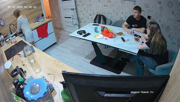 realm64-cam12-1752277144