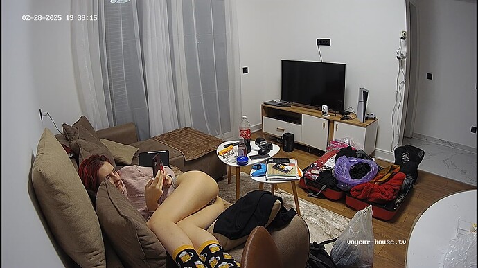 Ashampoo_Snap_vendredi 28 février 2025_19h39m51s_003_Living room camera at Marianthi reallifecam apartment at Voyeur House TV (cam14) - Google Chrome