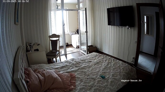 realm124-cam13-1763974150