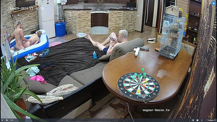 Ashampoo_Snap_samedi 20 avril 2024_20h43m24s_039_Dining zone camera at Yuneska & Radu reallifecam apartment at Voyeur House TV (cam15) - Google Chrome