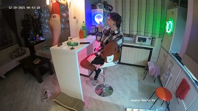 realm64-cam112-1766180638