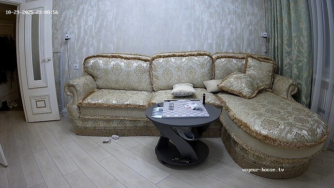 realm122-cam14-1761768538