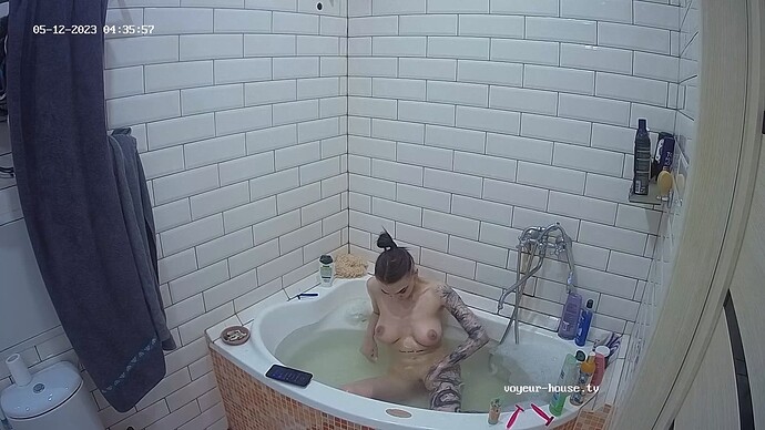 Winterrose_shower_shave_@_Vegas_realm14-cam112-1683873585