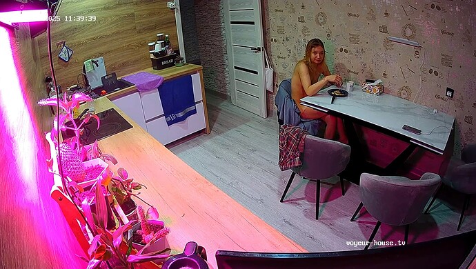 realm64-cam12-1742986486