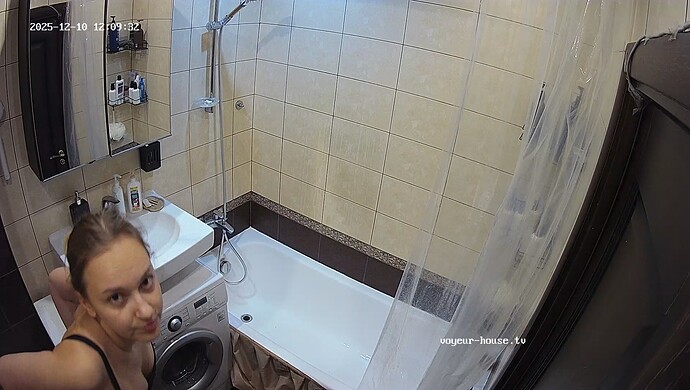 realm7-cam110-1765358454