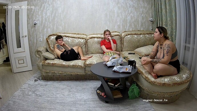 realm122-cam14-1763223827