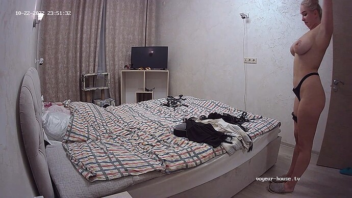Carolyn_221022_@_Jirina_tryout_clothes_bedroom_stretch_realm48-cam15-1666518622