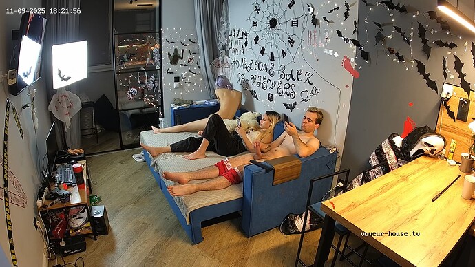 RosyAleks-20251109-10