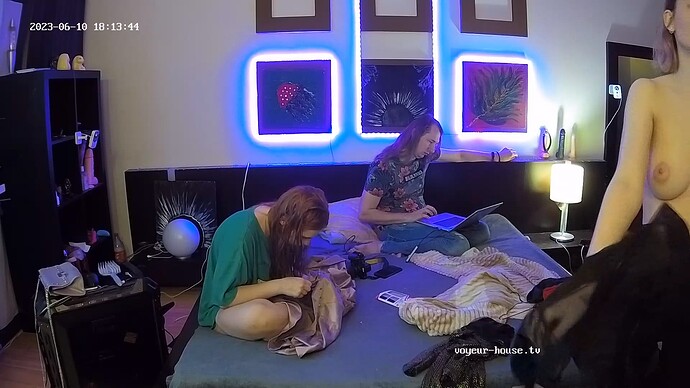 newbie_230610_changing_bedroom_@_S&E&C_realm44-cam18-1686410485