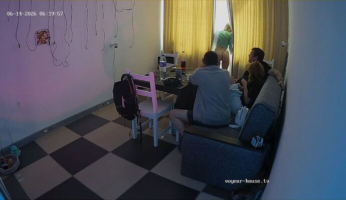 Shana_260614_butt_guestroom_Henry_photo_@_Shana_realm64_01