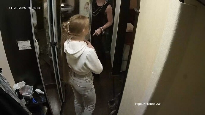 realm7-cam111-1764097807