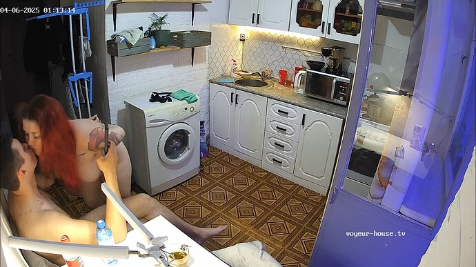 Ashampoo_Snap_dimanche 6 avril 2025_0h14m34s_001_Kitchen camera at Mariarty & Fairy, Teanna & Ronin reallifecam apartment at Voyeur House TV (cam11) - Google Chrome