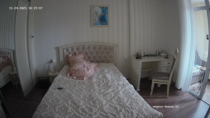 realm124-cam14-1763974156