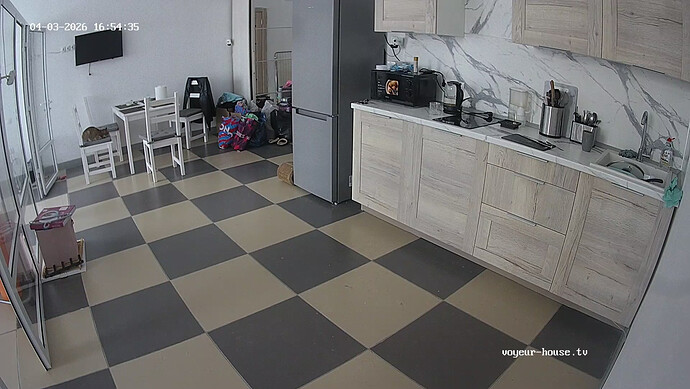 realm64-cam12-1775224501