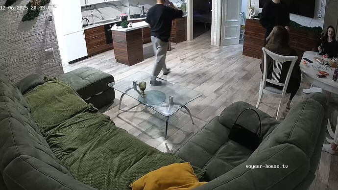 realm126-cam15-1765043021