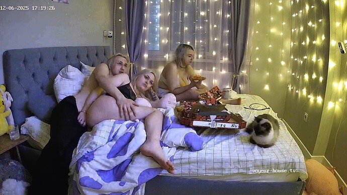 realm123-cam18-1765031527