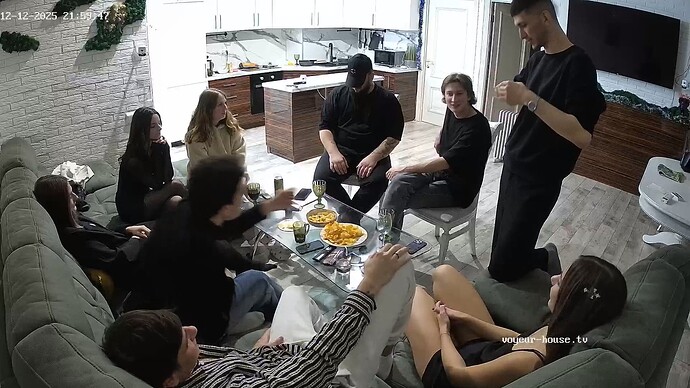 realm126-cam15-1765566016