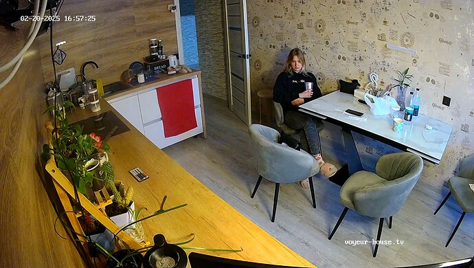 realm64-cam12-1740060547