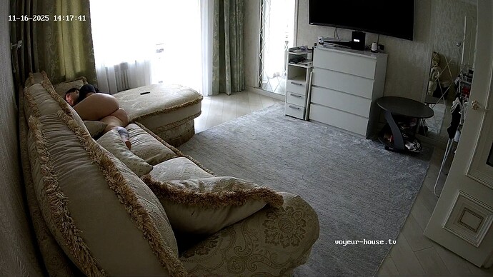 realm122-cam15-1763295406