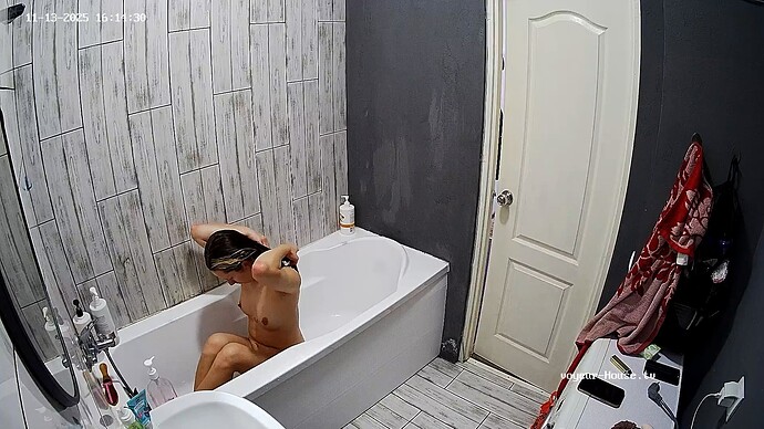 realm107-cam110-1763040741